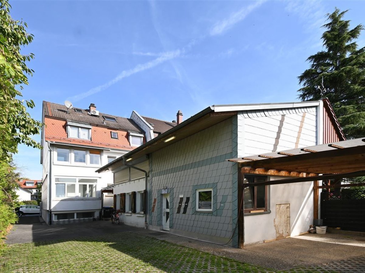 Hausansicht Gartenseite / Separate Bürofläche