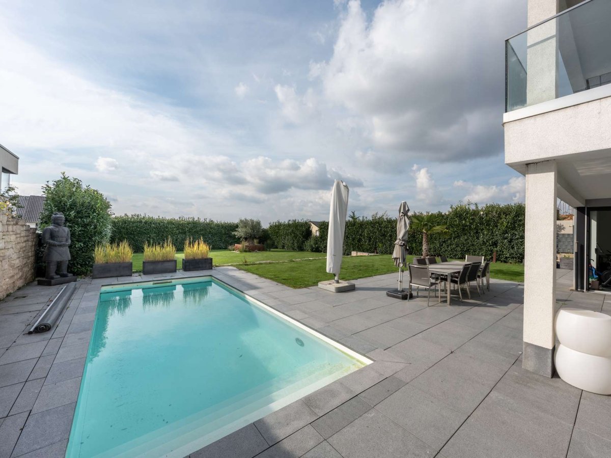 Außenpool Mit Garten