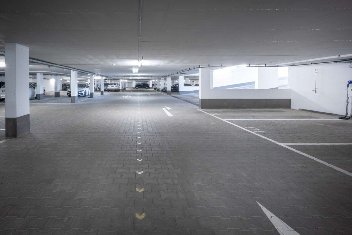 Tiefgarage Mit Ladesäule