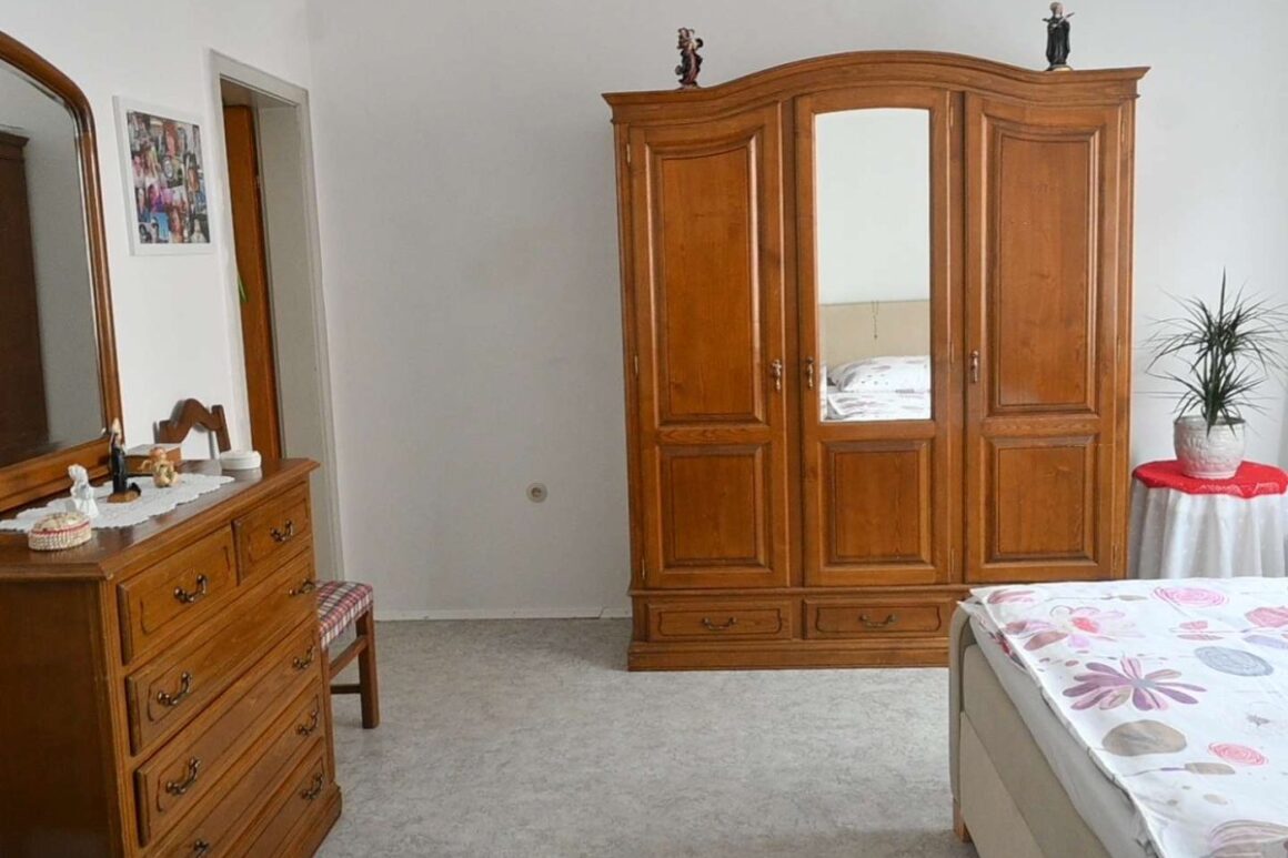 Schlafzimmer Eg