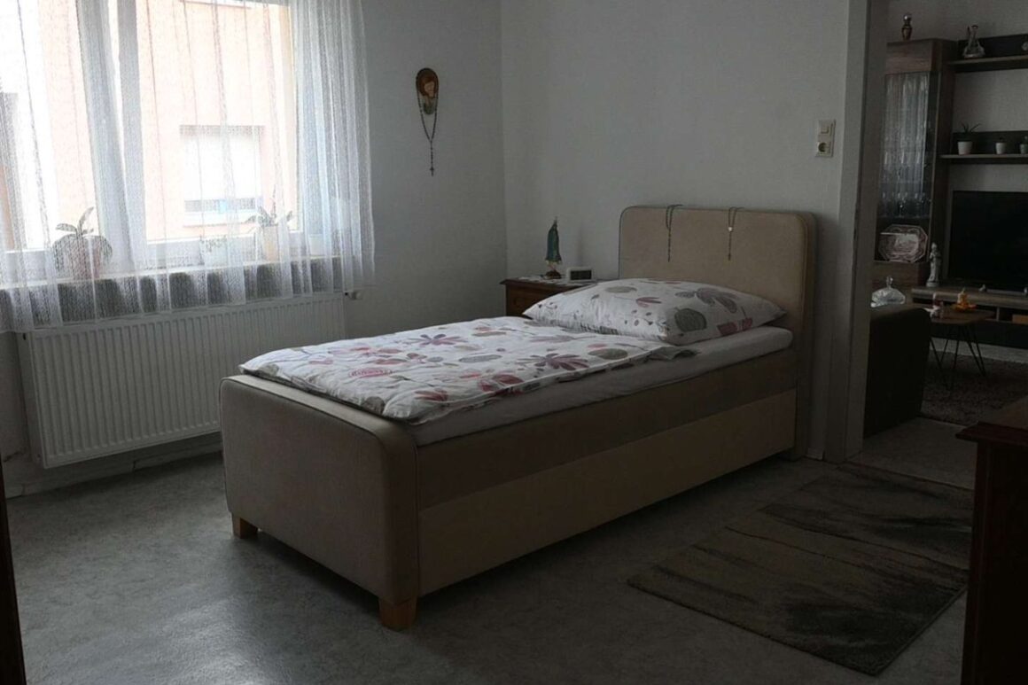 Schlafzimmer Eg