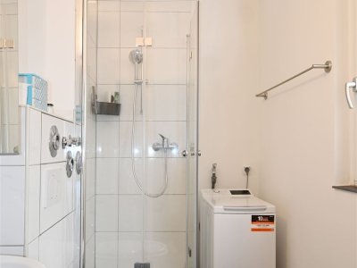 EG - 1-Zimmer Wohnung Tageslicht Duschbad